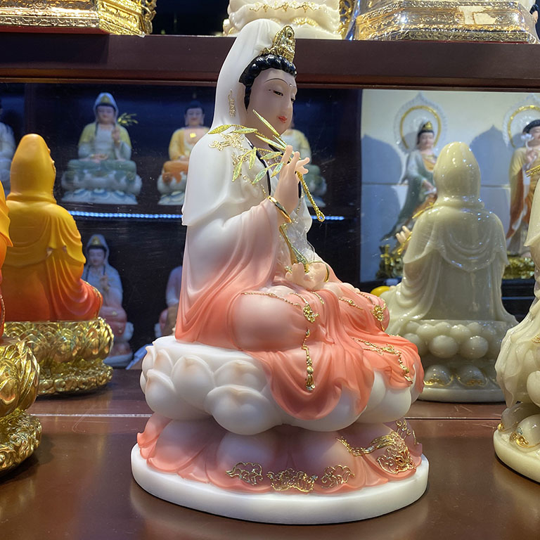 Tượng Phật Quan Âm Bồ tát cao 30cm màu hồng được nhiều khách tại Hà Nội lựa chọn