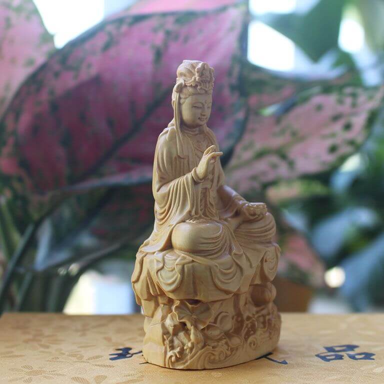 Tượng Phật gỗ Hoàng Dương để xe ô tô được nhiều người ưa chuộng