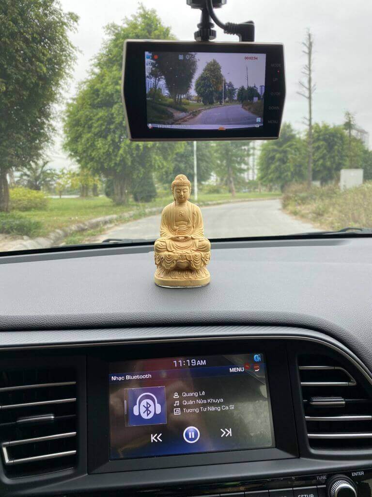 Lưu ý khi đặt tượng Phật Di Lặc trên xe ô tô tuổi Giáp Tuất