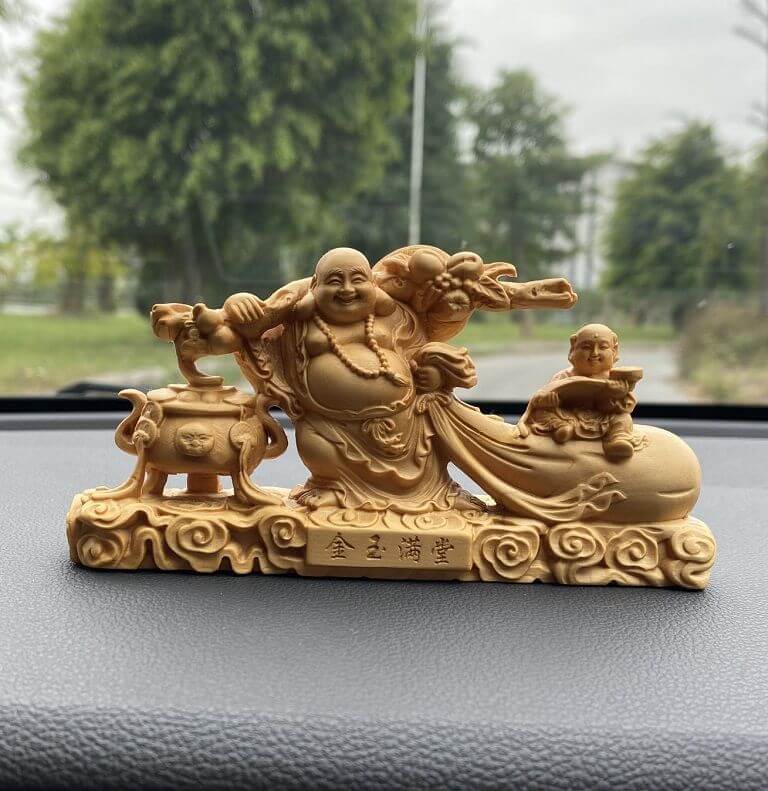 Tượng Phật Di Lặc để xe ô tô