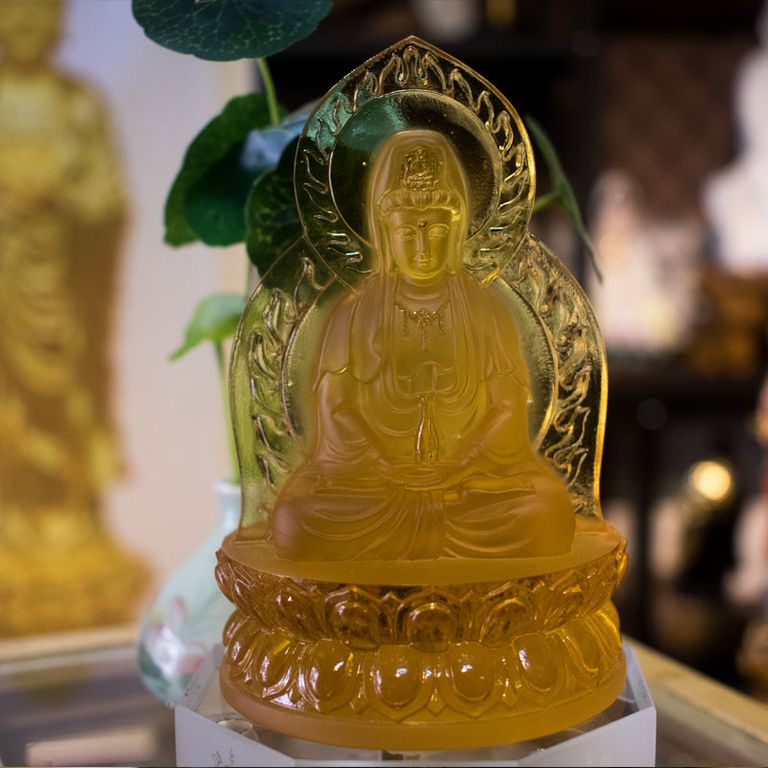 Phật Bà Quan Âm hay còn gọi là Phật Quan Thế Âm Bồ Tát luôn khoan dung, độ lượng cứu độ chúng sinh ban phước lành