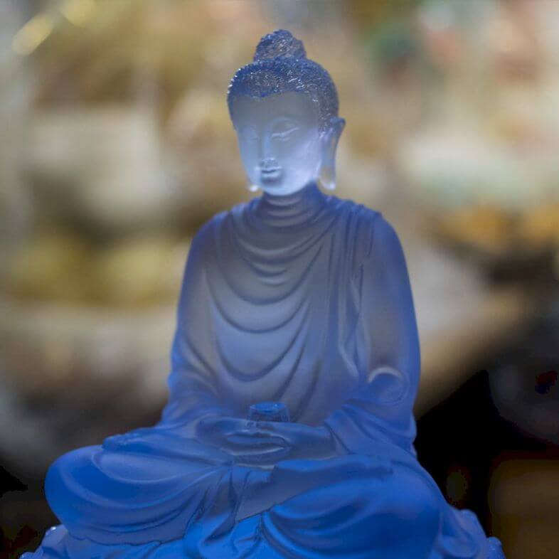 Đức Phật soi đường chỉ lối để chung sinh vượt qua mọi khó khăn, bất hạnh trong cuộc sống