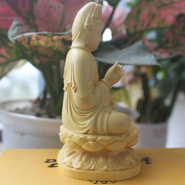 Tượng với chi tiết mềm mại tinh tế tạo được thần thái ung dung tự tại của Đức Phật