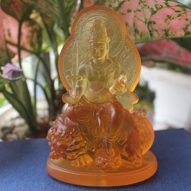 Tượng Phật Văn Thù Bồ Tát để xe ô tô hợp mệnh Thổ