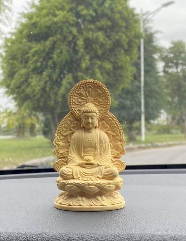 Một trong những mẫu tượng Phật A Di Đà để xe ô tô đẹp thịnh hành hiện nay