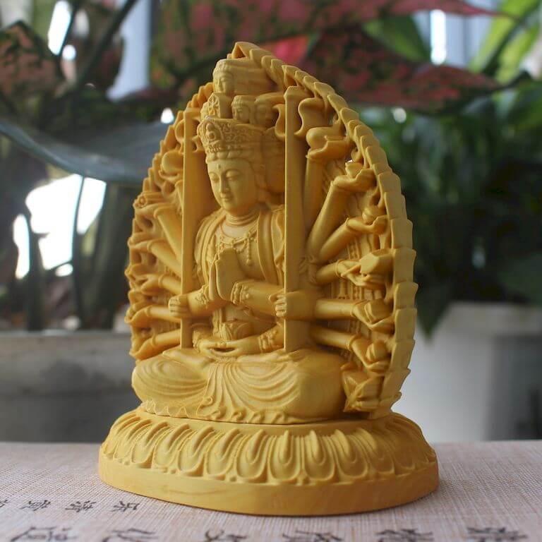 Tượng Phật Thiên Thủ Thiên Nhãn được chạm khắc tinh xảo từ lõi gỗ Hoàng Dương