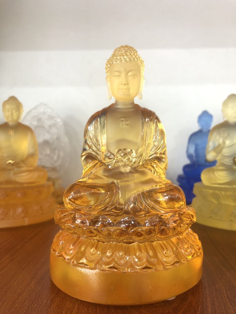 Mẫu tượng Phật A Di Đà chất liệu lưu ly cao cấp màu vàng