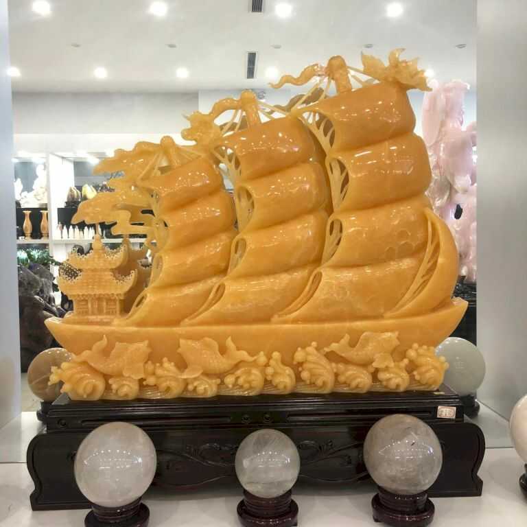 Mẫu thuyền buồm phong thủy chất liệu ngọc Hoàng Long