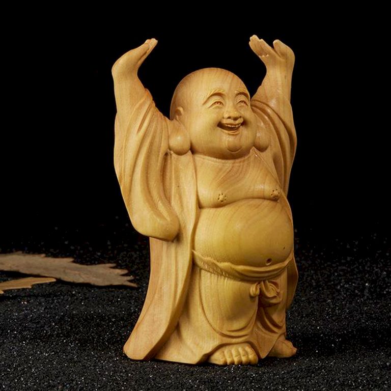 Tượng Phật Di Lặc đội trời chống đỡ gánh nặng tạo cảm giác thoải mái